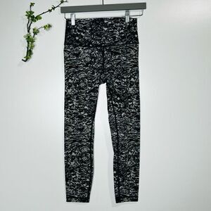 Lululemon Black White Crop High Rise Leggings